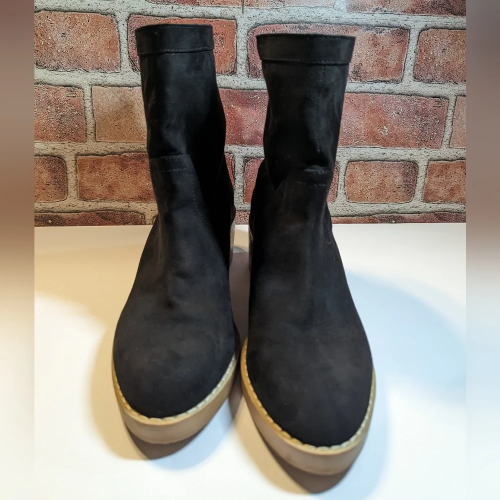 Loft Pull On Black Ankle Boots Size 6.5